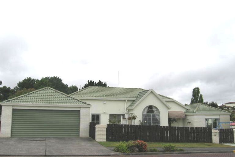 Photo of property in 1/7 Mandica Place, Sunnynook, Auckland, 0632