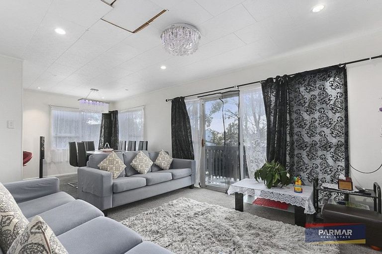 Photo of property in 64 Reynella Drive, Massey, Auckland, 0614