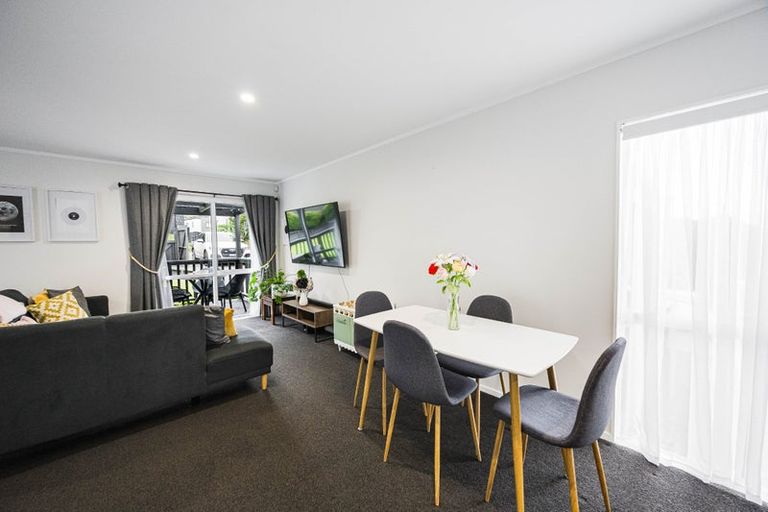Photo of property in 55 Triangle Road, Massey, Auckland, 0614