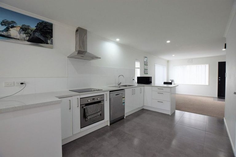 Photo of property in 1/67a Metcalfe Road, Ranui, Auckland, 0612