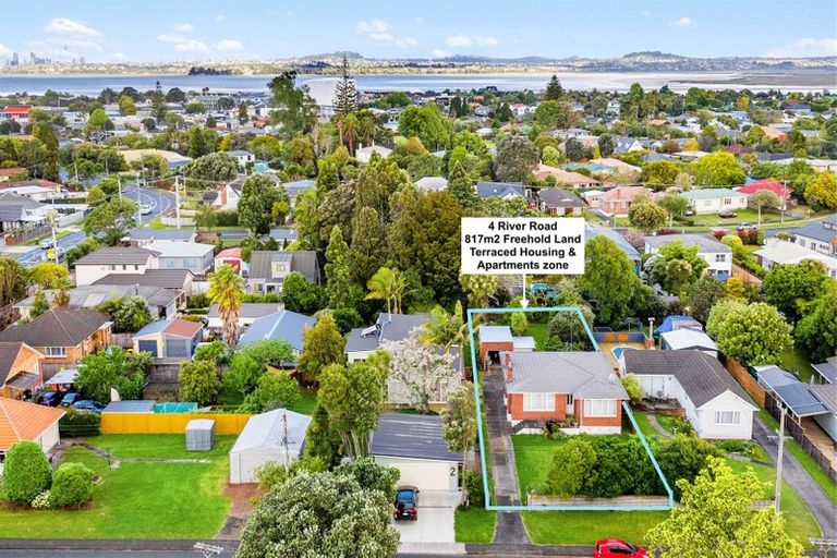 Photo of property in 4 River Road, Te Atatu Peninsula, Auckland, 0610