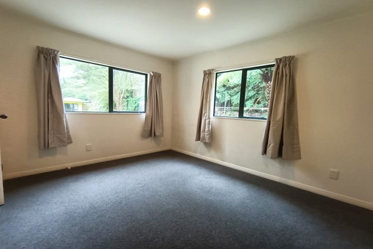 Photo of property in 21 Ladbrooke Drive, Newlands, Wellington, 6037