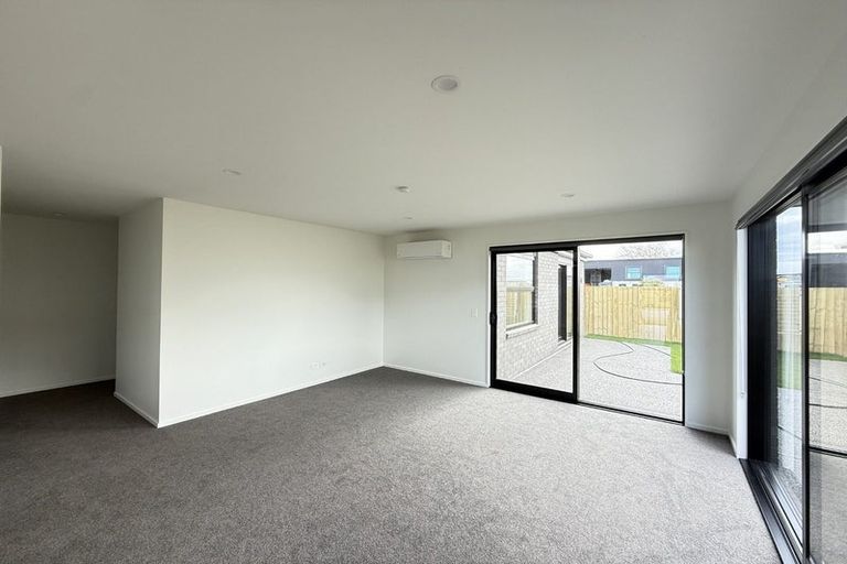 Photo of property in 19 Rita Angus Road, Belfast, 8051