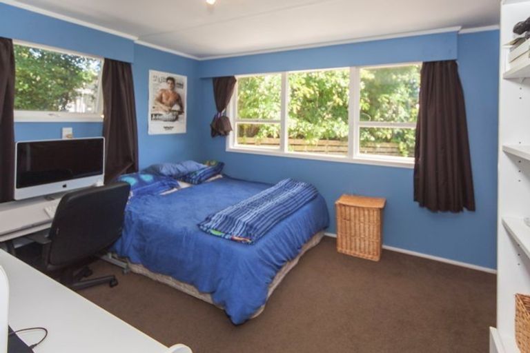 Photo of property in 41 Taipari Road, Te Atatu Peninsula, Auckland, 0610