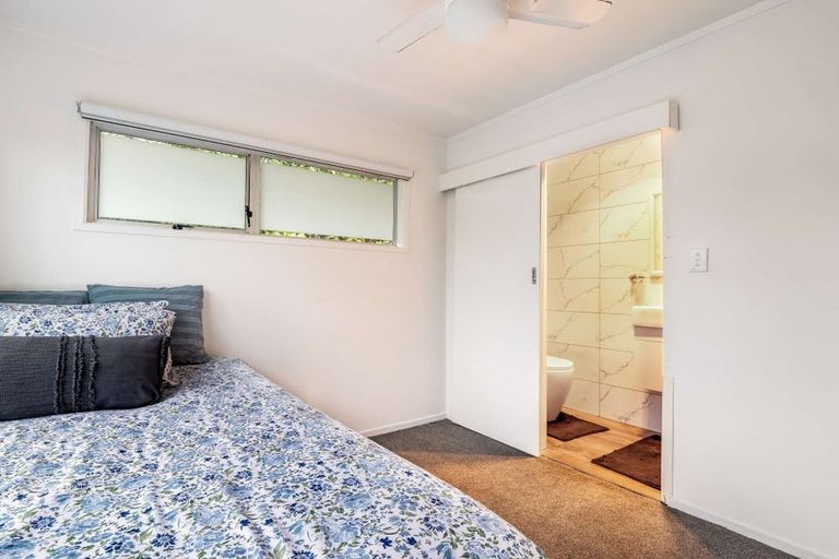 Photo of property in 11 Beaudine Avenue, Glenfield, Auckland, 0629