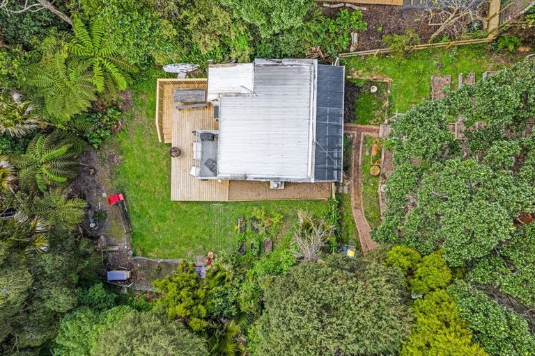 Photo of property in 43 Kauri Point Road, Laingholm, Auckland, 0604