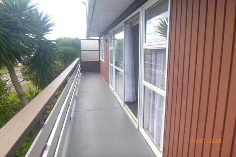 Photo of property in 1b/2 Divich Avenue, Te Atatu South, Auckland, 0610