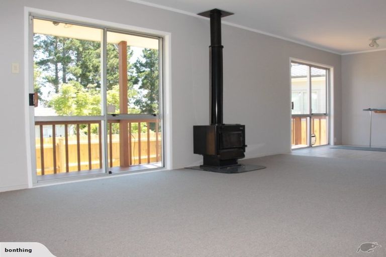 Photo of property in 11 Glenbury Place, Massey, Auckland, 0614