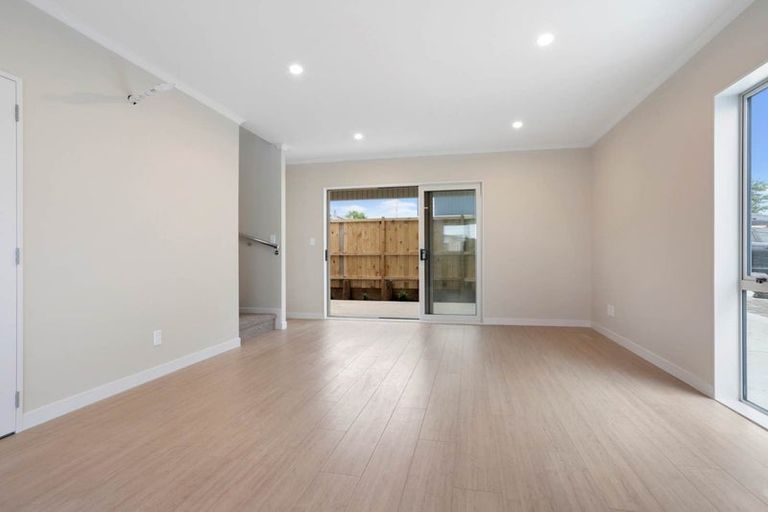 Photo of property in 10a Roberts Road, Te Atatu South, Auckland, 0610