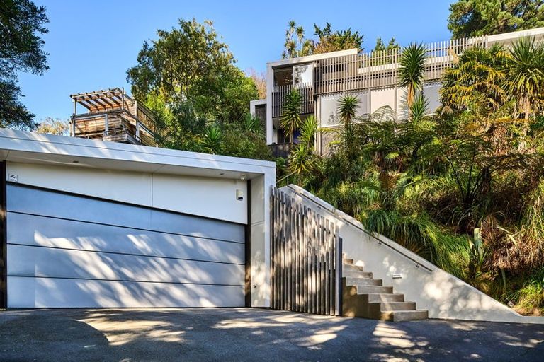 Photo of property in 4 Francis Bell Grove, Lowry Bay, Lower Hutt, 5013