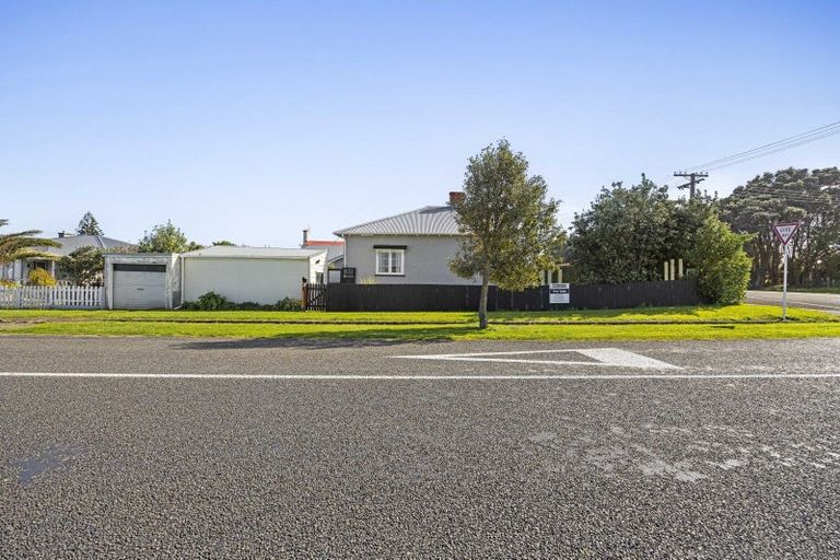 Photo of property in 21 Egmont Street, Patea, 4520