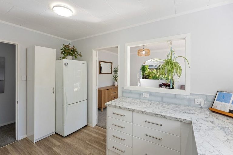 Photo of property in 56a Rewarewa Crescent, Waikanae, 5036