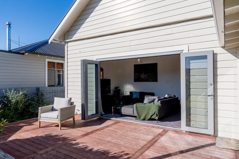 Photo of property in 180 Victoria Road, Saint Clair, Dunedin, 9012