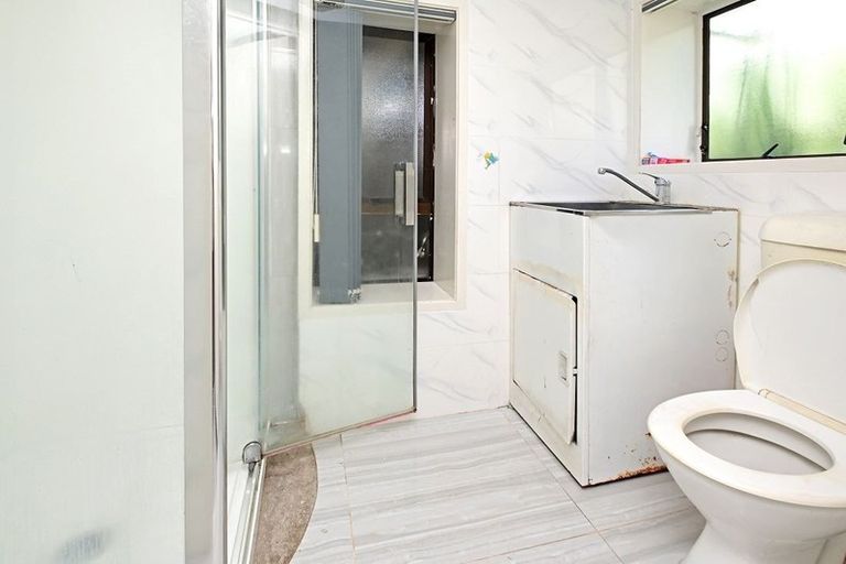 Photo of property in 5 Bundena Place, Clendon Park, Auckland, 2103