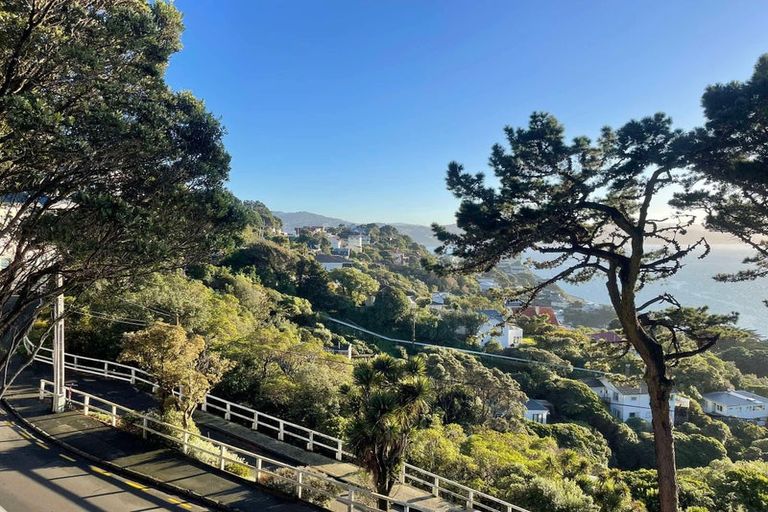 Photo of property in 122 Grafton Road, Roseneath, Wellington, 6011