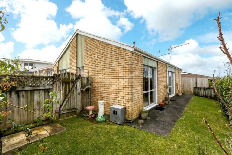 Photo of property in 3/10 Birdwood Avenue, Moturoa, New Plymouth, 4310