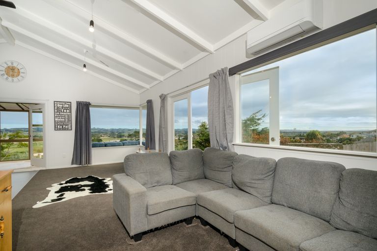 Photo of property in 69 Garfield Road, Helensville, 0800