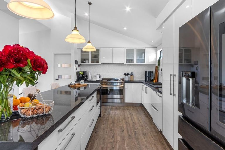 Photo of property in 19 Abbotts Place, Avonhead, Christchurch, 8042