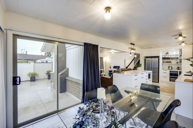 Photo of property in 9 Lowther Place, Taradale, Napier, 4112