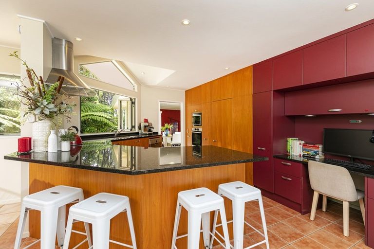 Photo of property in 20 Highwood Grove, Torbay, Auckland, 0630