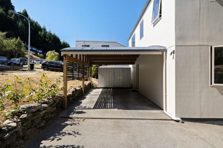 Photo of property in 32 Dart Place, Fernhill, Queenstown, 9300