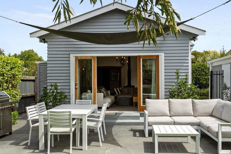 Photo of property in 32 Windermere Road, Papanui, Christchurch, 8053