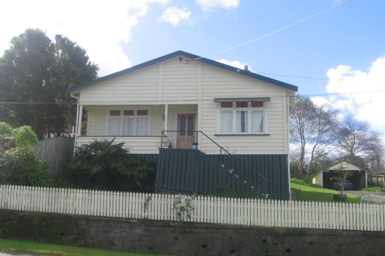 Photo of property in 16 Union Street, Hikurangi, 0114