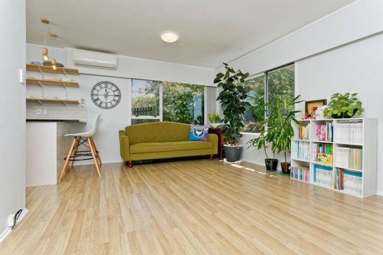 Photo of property in 2/19 Hamilton Place, Glenfield, Auckland, 0629