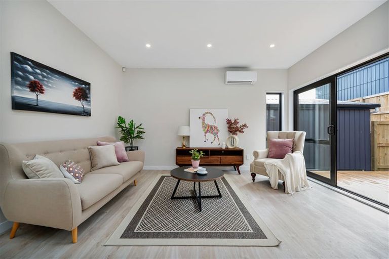 Photo of property in 15 Horokaka Street, Massey, Auckland, 0614