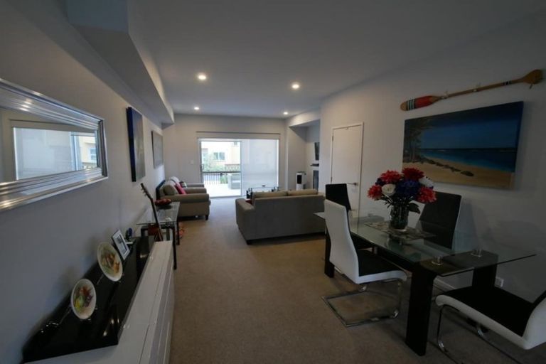 Photo of property in 27/11 Ray Small Drive, Papakura, 2110