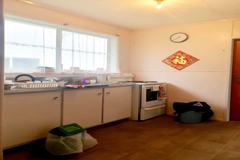 Photo of property in 10 Hewlett Road, Massey, Auckland, 0614