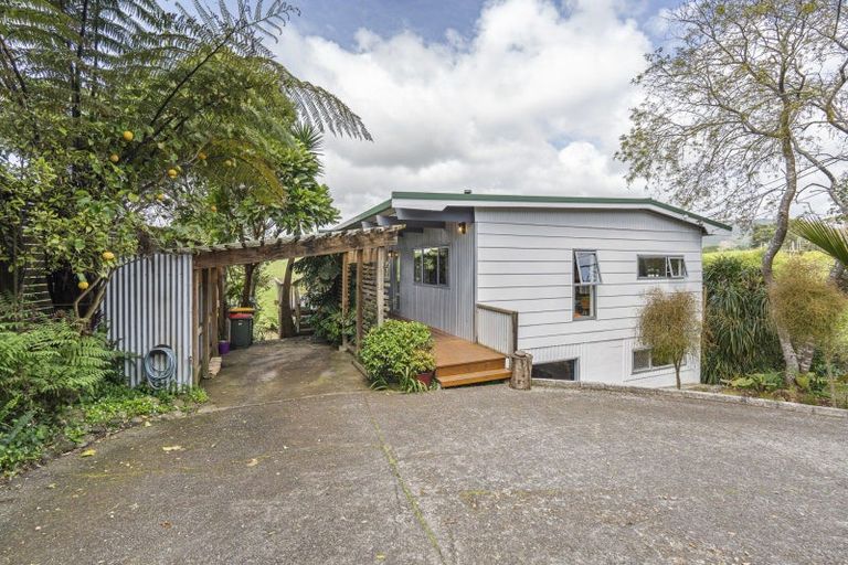 Photo of property in 15 Linda Street, Oakura, 4314
