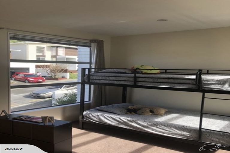 Photo of property in 10 Tiketike Way, Brooklyn, Wellington, 6021