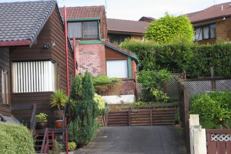 Photo of property in 2/27 Sunderlands Road, Half Moon Bay, Auckland, 2012
