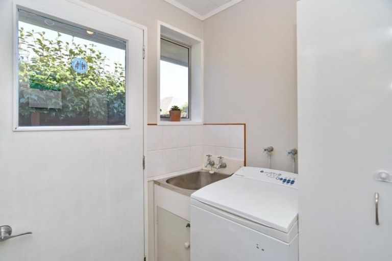 Photo of property in 10 Salford Avenue, Redwood, Christchurch, 8051