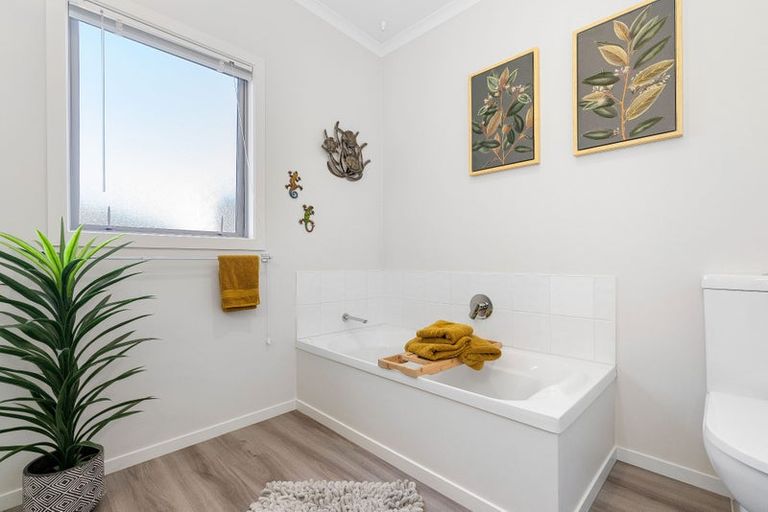 Photo of property in 21 Okarito Avenue, Levin, 5510