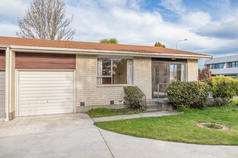 Photo of property in 1/104 Picton Avenue, Riccarton, Christchurch, 8011