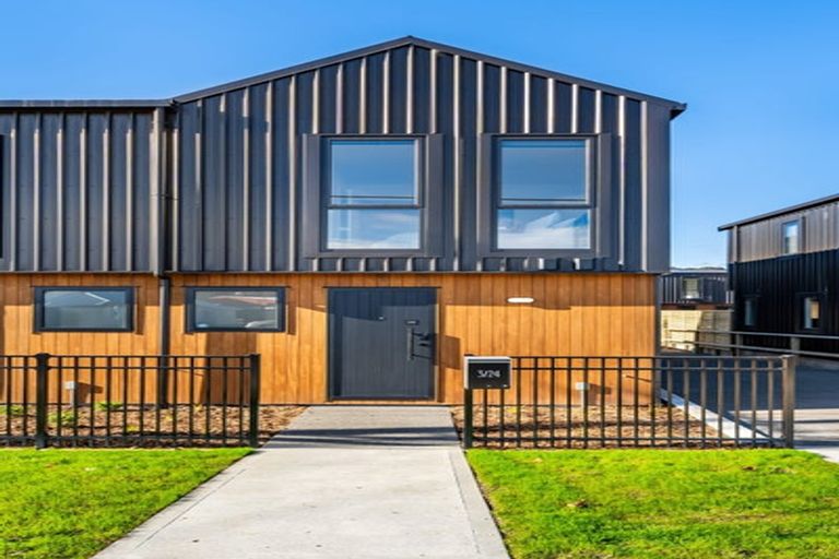 Photo of property in 1/22 Fitzherbert Road, Wainuiomata, Lower Hutt, 5014