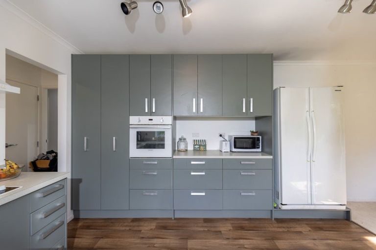 Photo of property in 9 Kotare Street, Waikanae, 5036