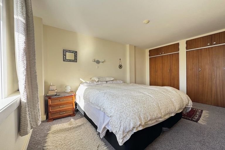 Photo of property in Jerningham Apartments, 20 Oriental Terrace, Oriental Bay, Wellington, 6011