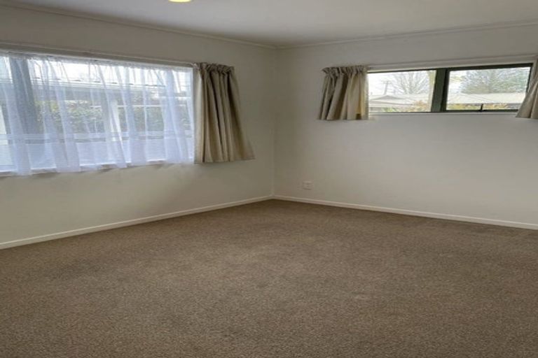 Photo of property in 142 Lynwood Road, New Lynn, Auckland, 0600