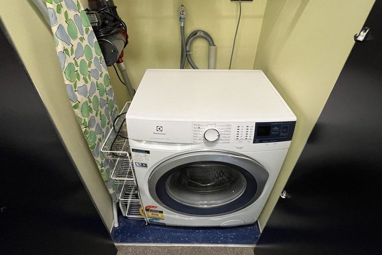 Photo of property in Qba Apartments, 4e/51 Webb Street, Mount Cook, Wellington, 6011