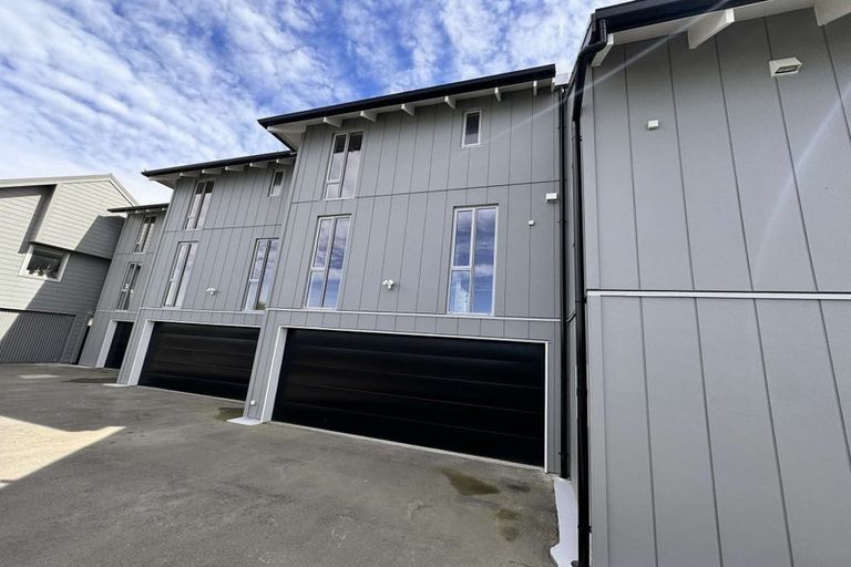 Photo of property in 4/246 Marine Parade, New Brighton, Christchurch, 8061