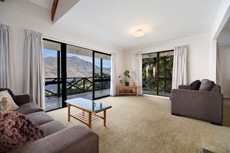 Photo of property in 1 Von Place, Fernhill, Queenstown, 9300
