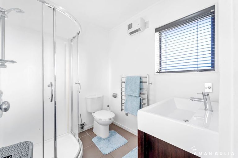 Photo of property in 6a Savoy Road, Glen Eden, Auckland, 0602