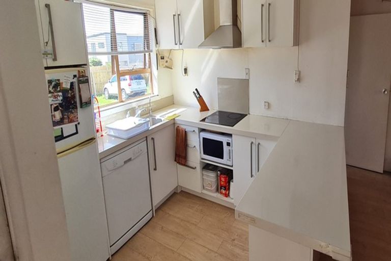 Photo of property in 2/3204 Great North Road, New Lynn, Auckland, 0600