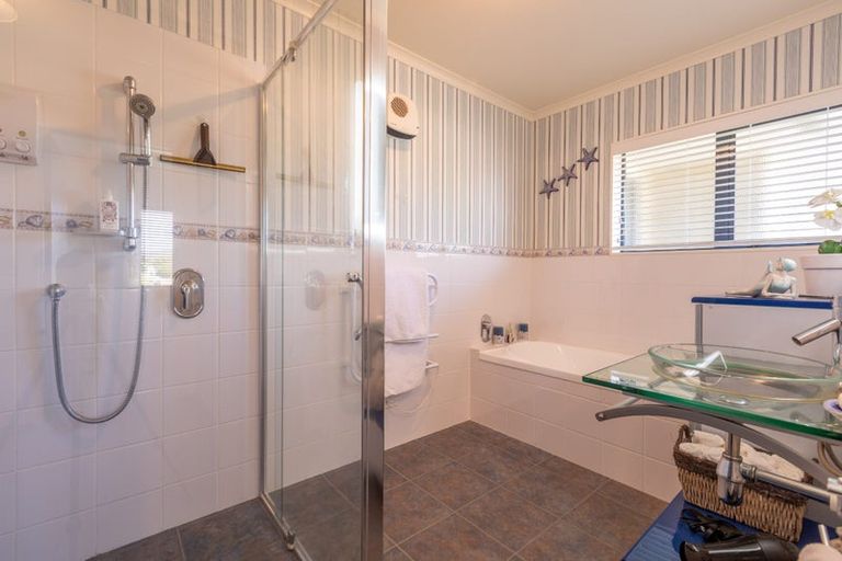 Photo of property in 15 Monarch Place, Paraparaumu Beach, Paraparaumu, 5032
