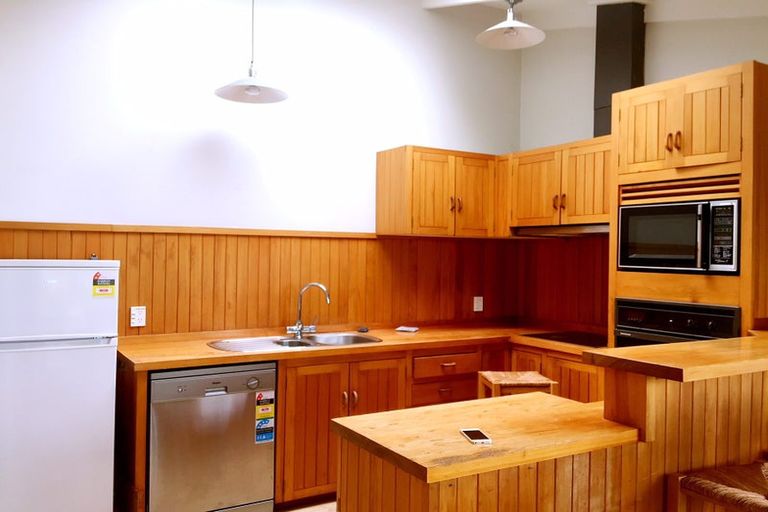 Photo of property in 86 Ayton Drive, Totara Vale, Auckland, 0629