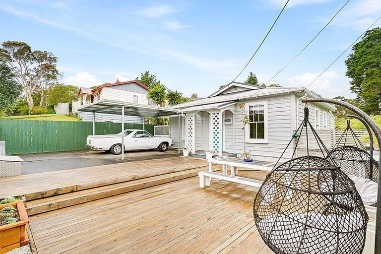 Photo of property in 38 Newington Road, Henderson, Auckland, 0612