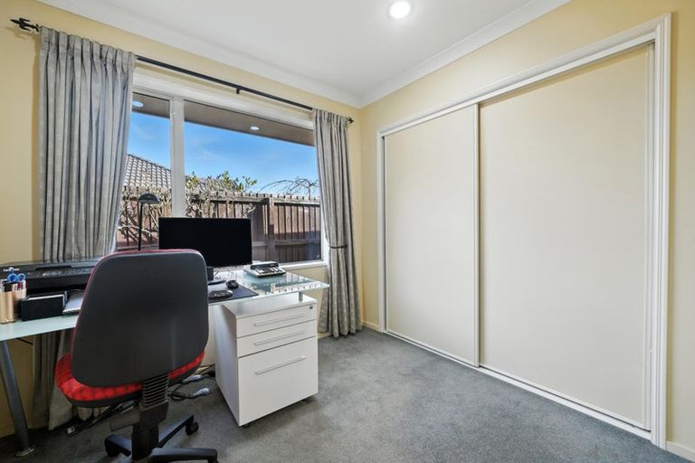 Photo of property in 10 Dinglebay Place, Casebrook, Christchurch, 8051